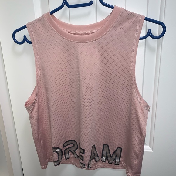 A pink tank - Picture 1 of 3